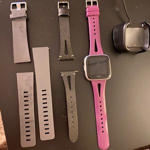 Fitbit Versa Lite plus accessories